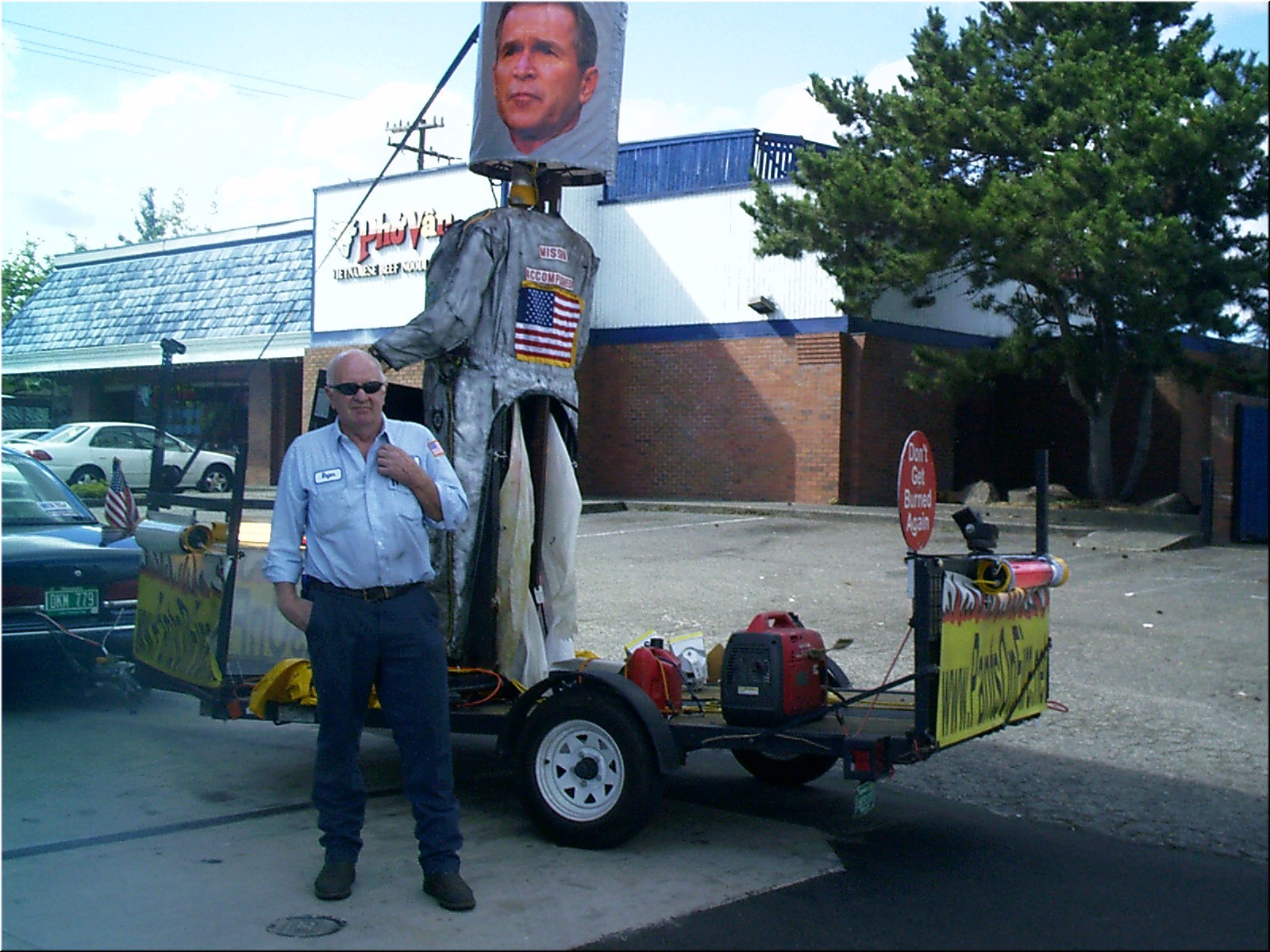 aug3o4 George and Roger.jpg